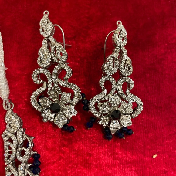 Jewelry - Picture 2 of 4